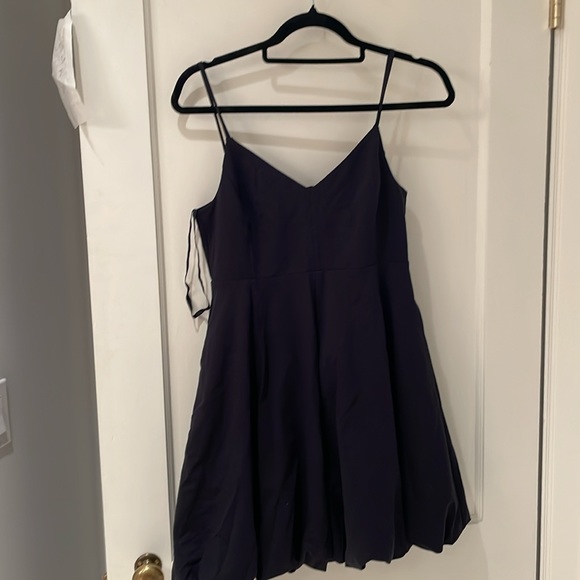 Mormon wives Black v neck short dress size2 extra small with a bumble hem nwt - Picture 5 of 9